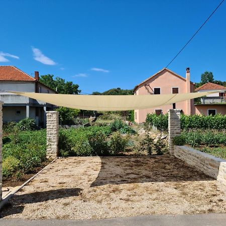 Holiday Home Lipa Nasa Neviđane Εξωτερικό φωτογραφία