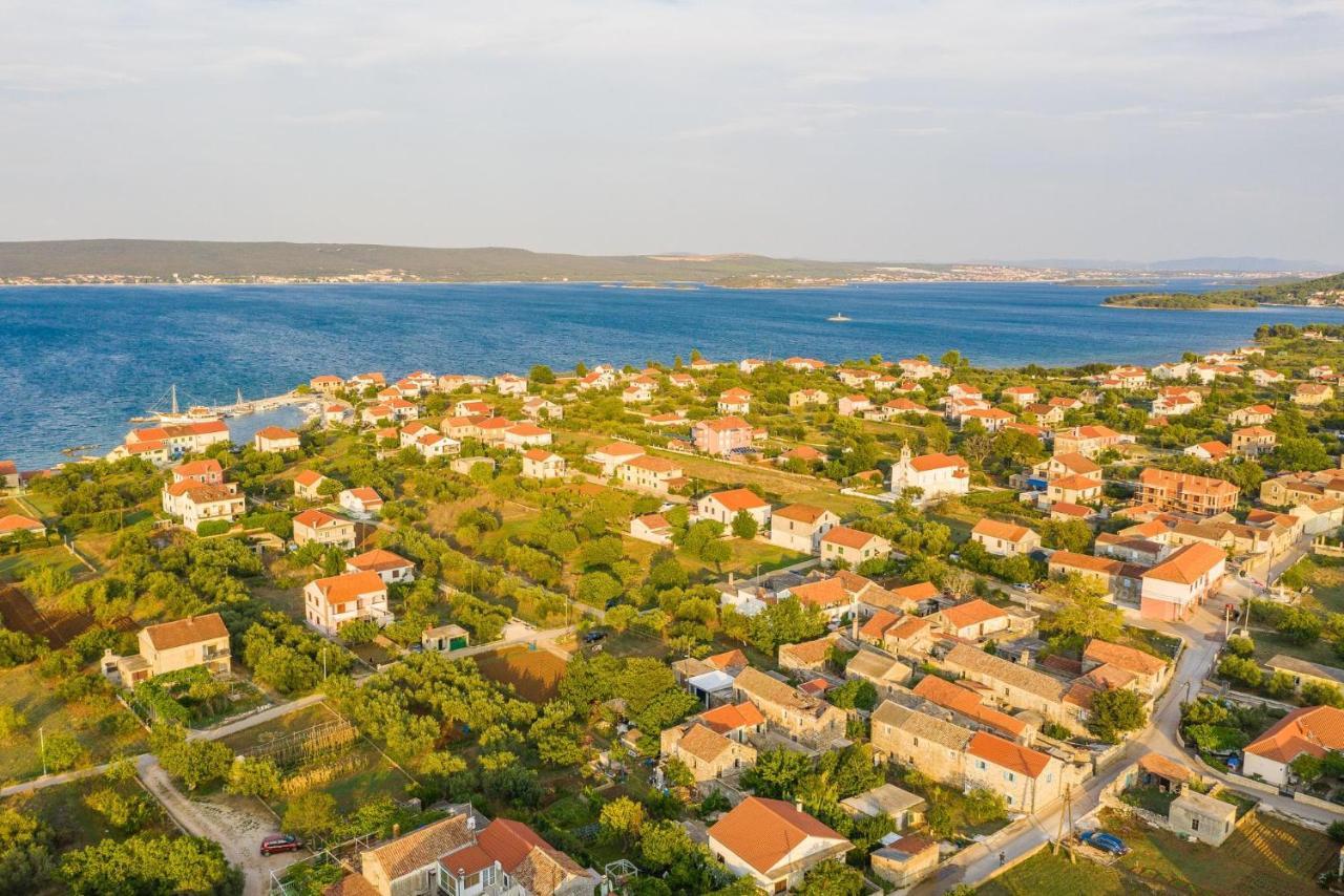 Holiday Home Lipa Nasa Neviđane Εξωτερικό φωτογραφία
