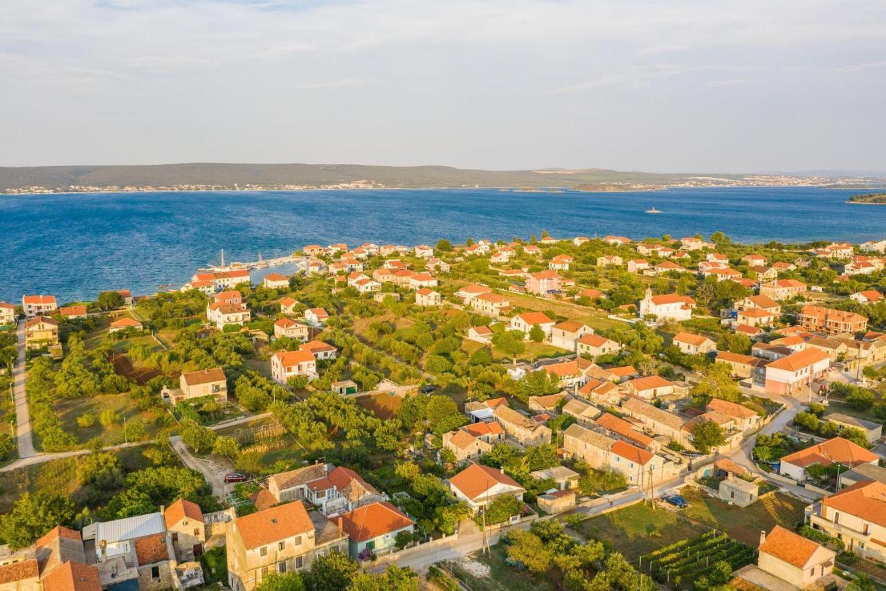 Holiday Home Lipa Nasa Neviđane Εξωτερικό φωτογραφία