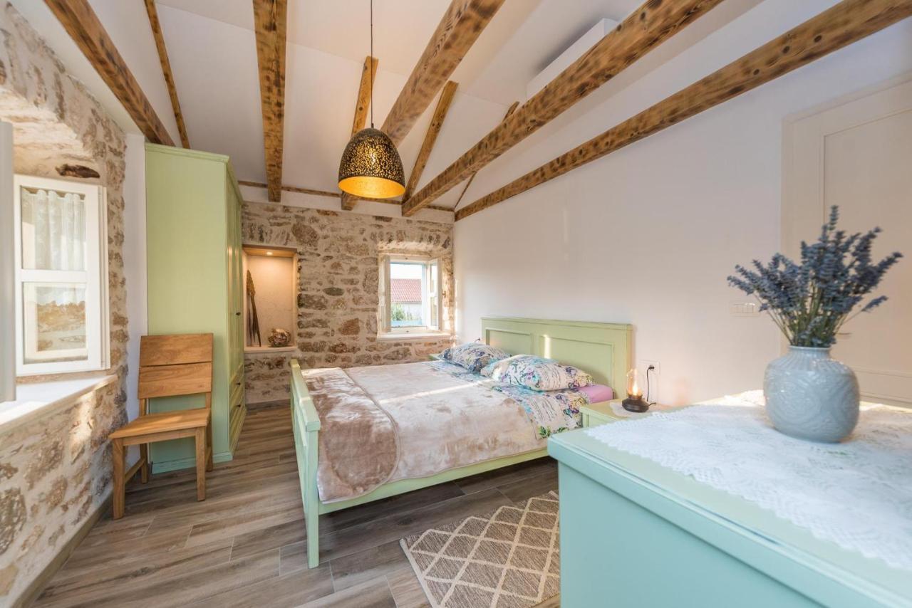Holiday Home Lipa Nasa Neviđane Εξωτερικό φωτογραφία