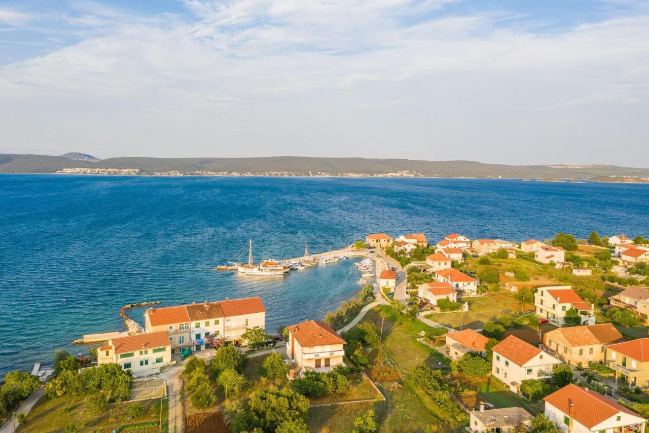Holiday Home Lipa Nasa Neviđane Εξωτερικό φωτογραφία