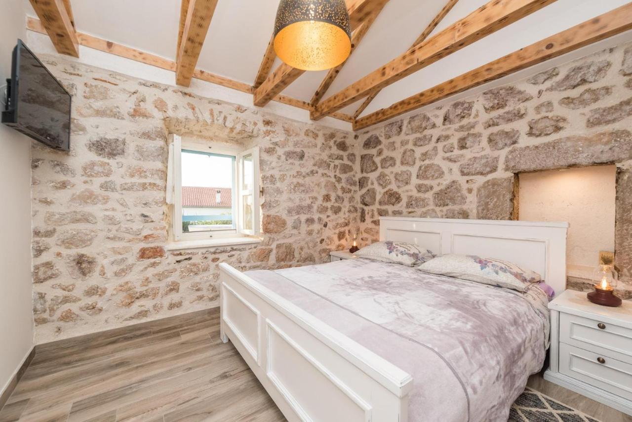 Holiday Home Lipa Nasa Neviđane Εξωτερικό φωτογραφία