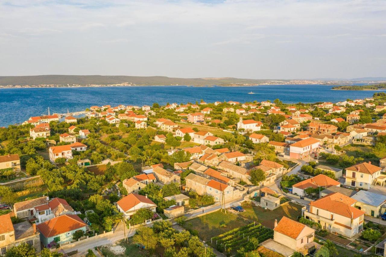 Holiday Home Lipa Nasa Neviđane Εξωτερικό φωτογραφία
