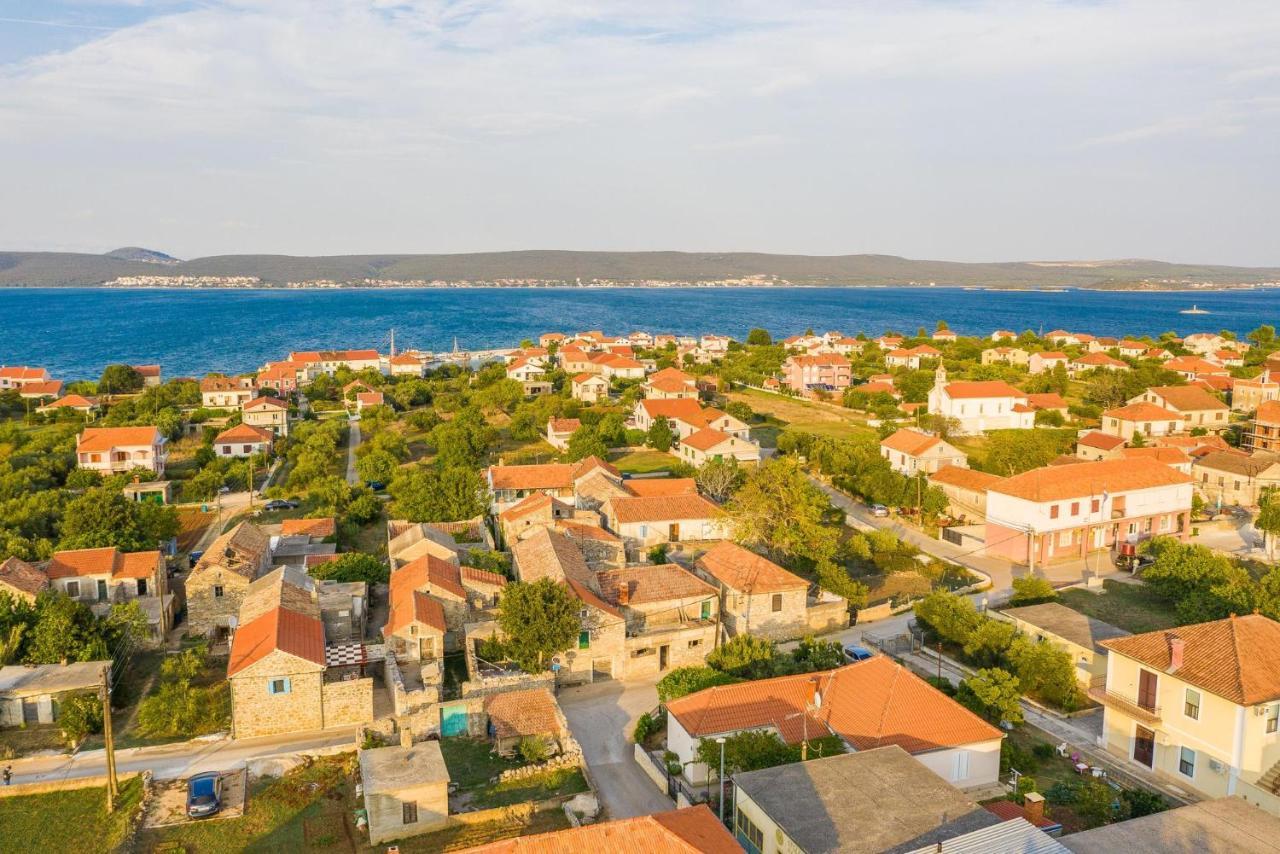 Holiday Home Lipa Nasa Neviđane Εξωτερικό φωτογραφία