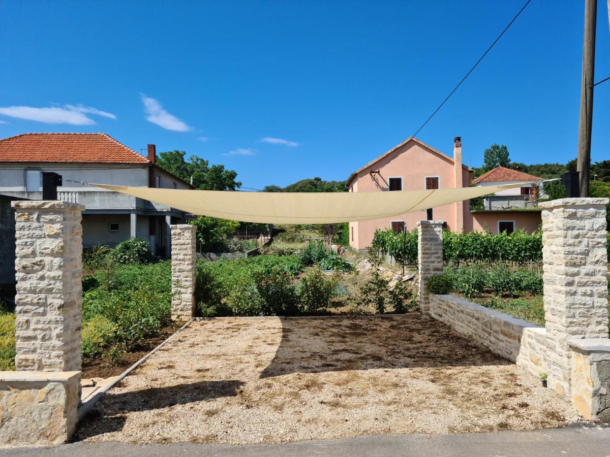 Holiday Home Lipa Nasa Neviđane Εξωτερικό φωτογραφία